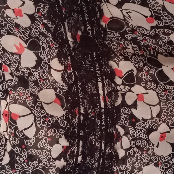 Lily Rose Delicate Blouse - Picture 4 of 7